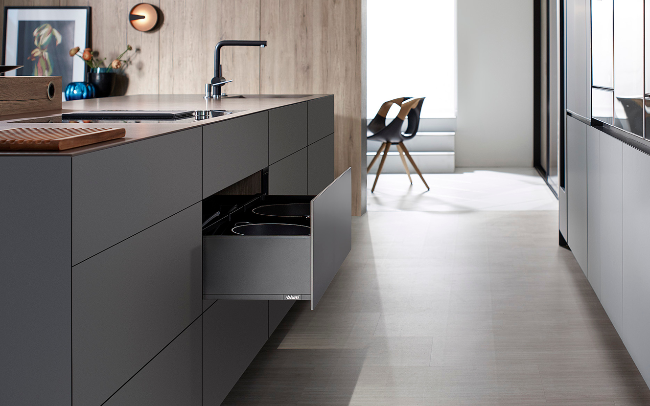 about-us-02 tiroir Blum
